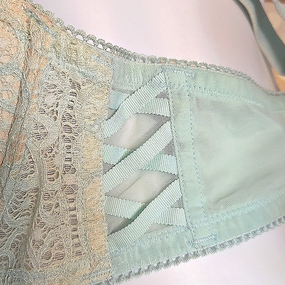 Victoria's Secret Baby Blue Push-Up Bra with Lace Overlay 38C - Picture 2 of 3